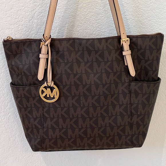 Michael Kors MK Signature and authentic Shoulder Tote Bag - Picture 2 of 16